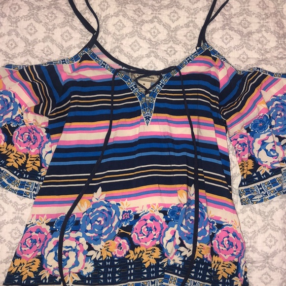 Off the shoulder shirt - Picture 4 of 5